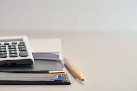 Calendar organizer with calculator